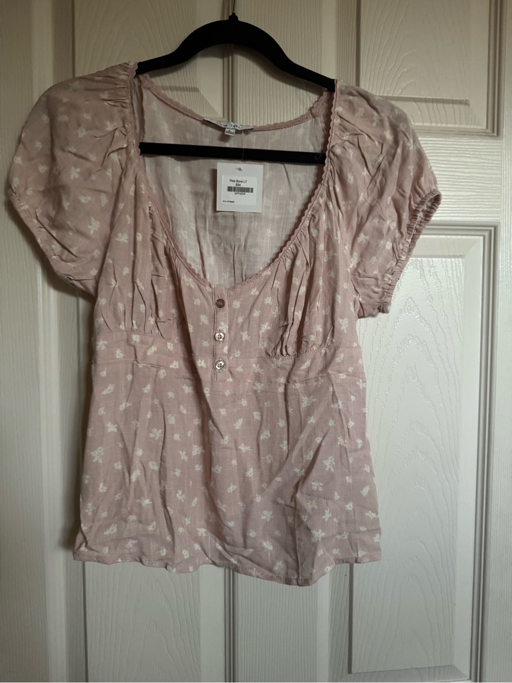 NWT Love Tree Pink Floral Scoop Neck Top, Size Large